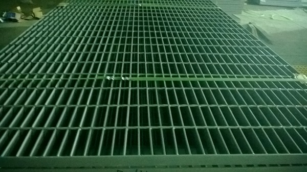 鋼格板表面噴漆防腐處理